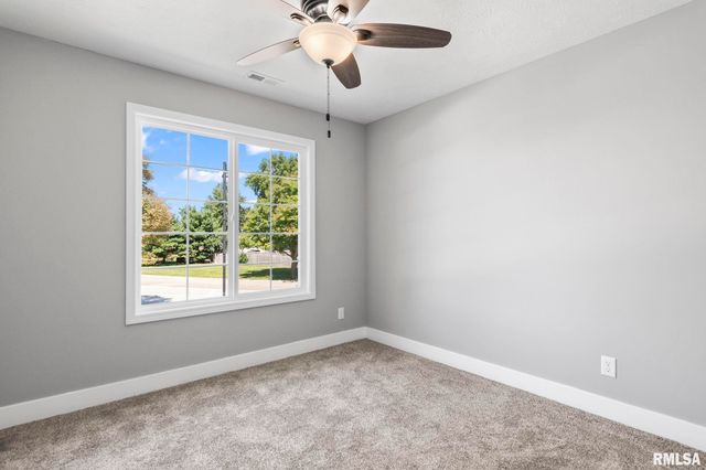 397 W MAIN Street, Williamsville, IL 62693