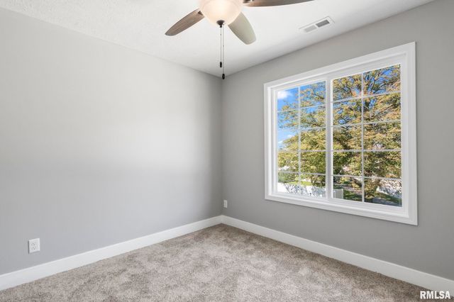 397 W MAIN Street, Williamsville, IL 62693