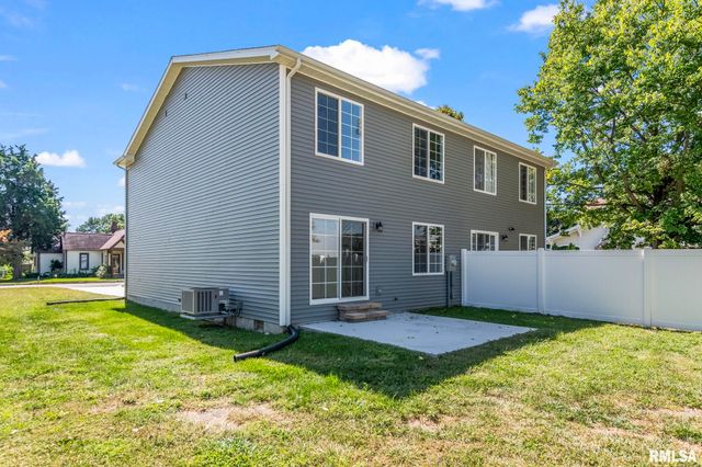 397 W MAIN Street, Williamsville, IL 62693