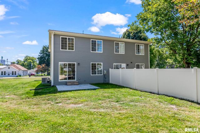 397 W MAIN Street, Williamsville, IL 62693