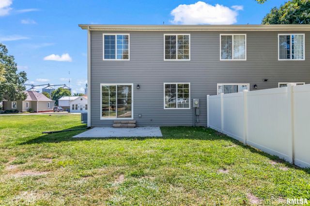 397 W MAIN Street, Williamsville, IL 62693