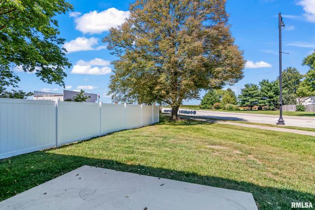 397 W MAIN Street, Williamsville, IL 62693