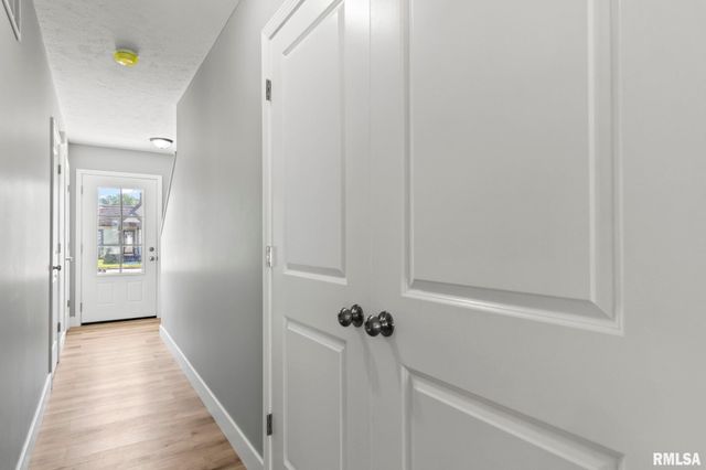 397 W MAIN Street, Williamsville, IL 62693