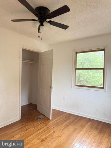 1 CARROLL DR, Stafford, VA 22554