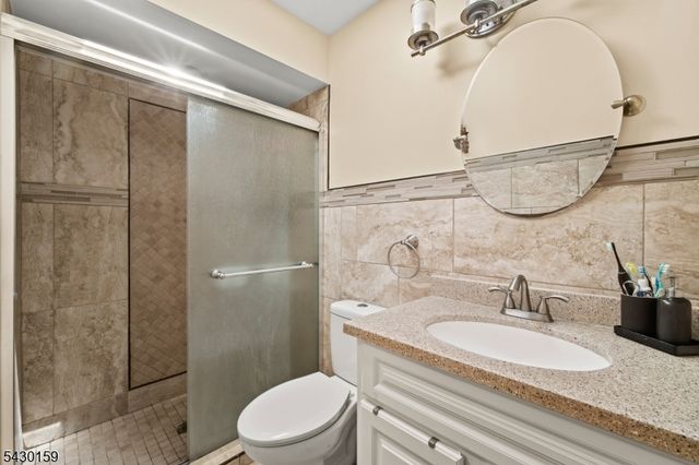 180 Hadley Ave, Clifton City, NJ 07011