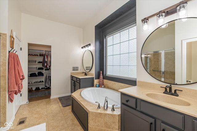 13802 Heatherfield Drive, Fishers, IN 46038