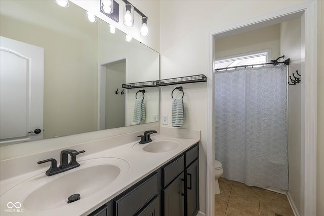 13802 Heatherfield Drive, Fishers, IN 46038