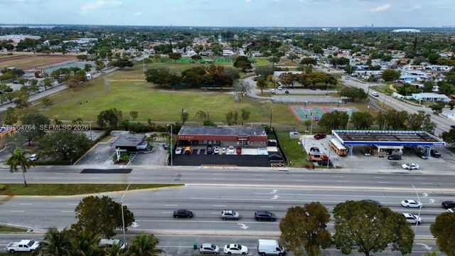 3251 NW 183rd St, Miami Gardens, FL 33056