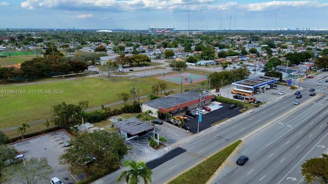 3251 NW 183rd St, Miami Gardens, FL 33056