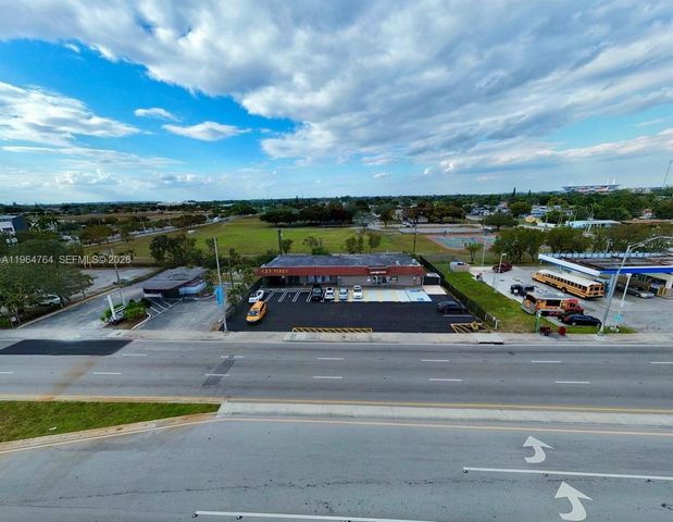 3251 NW 183rd St, Miami Gardens, FL 33056