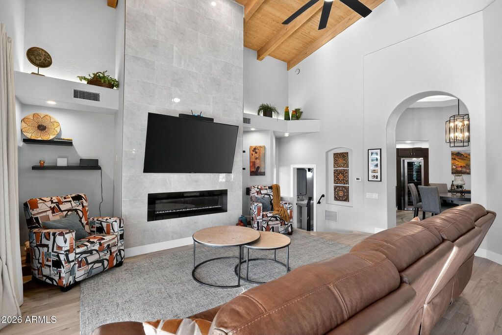 Image 9 of property listing at 11050 N GARLAND Circle, Fountain Hills, AZ 85268