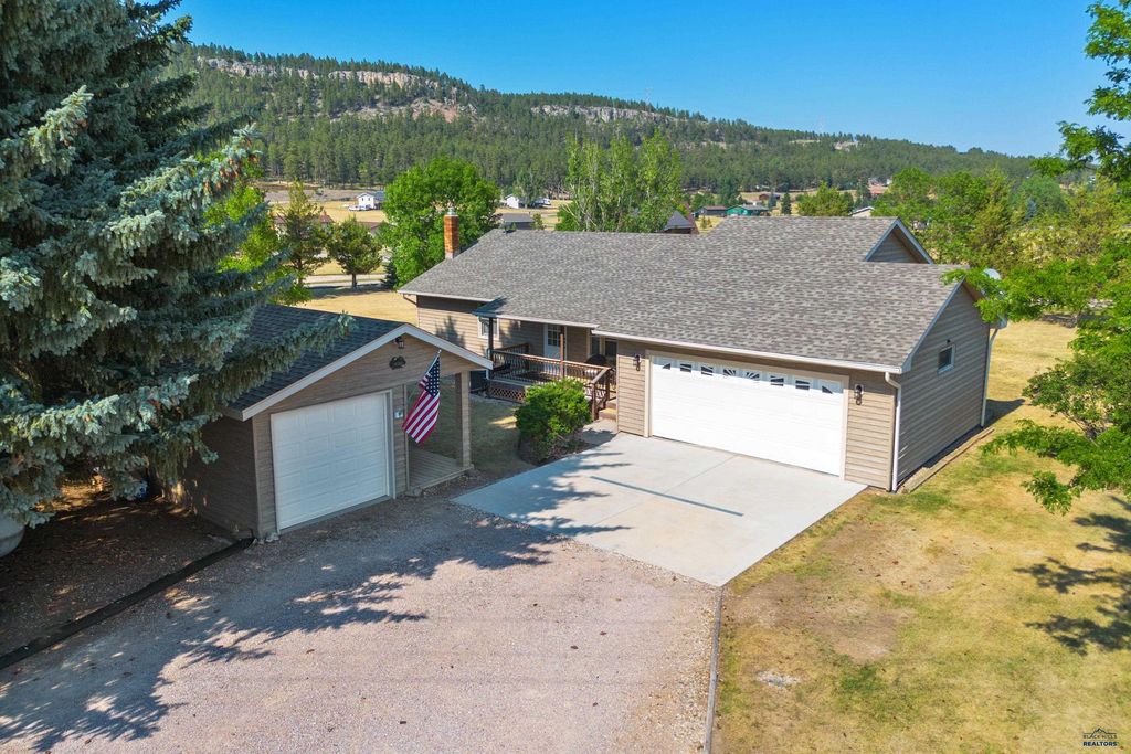 10404 PINEHURST CT, Rapid City, SD 57702