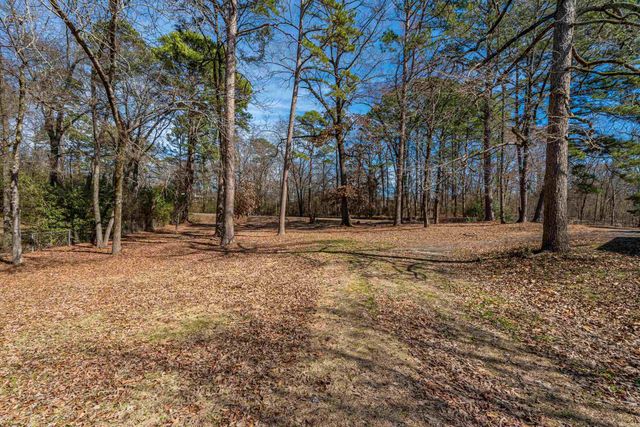 2211 Lakeshore Dr, Hot Springs, AR 71913