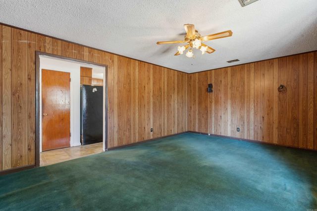 2211 Lakeshore Dr, Hot Springs, AR 71913