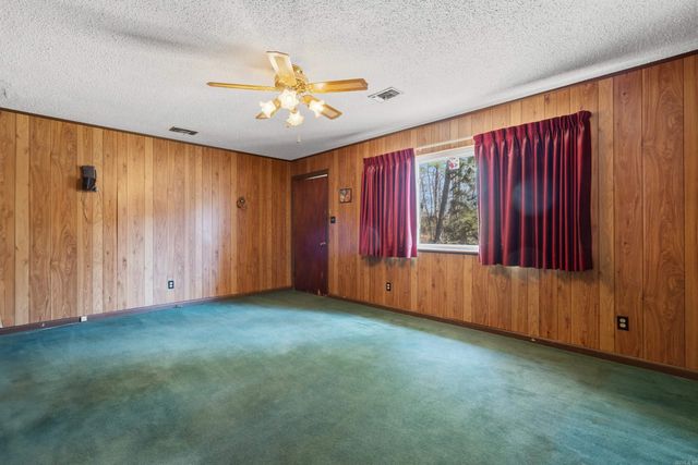 2211 Lakeshore Dr, Hot Springs, AR 71913