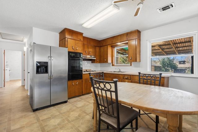 2211 Lakeshore Dr, Hot Springs, AR 71913