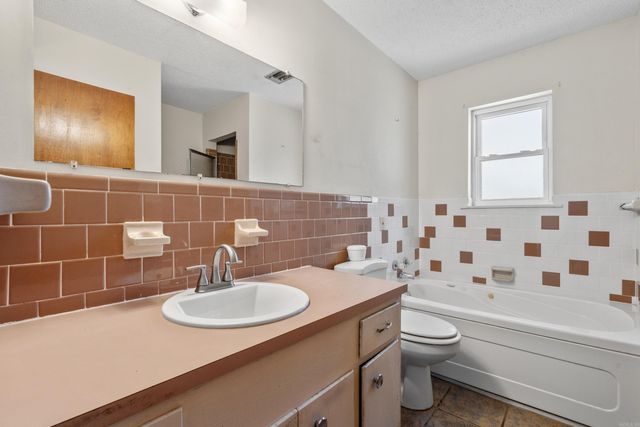 2211 Lakeshore Dr, Hot Springs, AR 71913