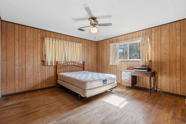 2211 Lakeshore Dr, Hot Springs, AR 71913