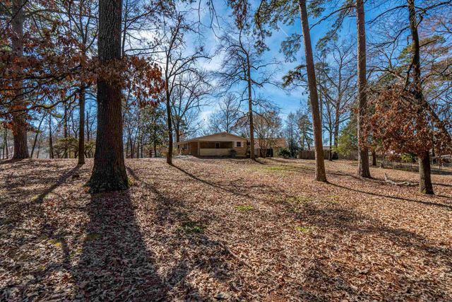 2211 Lakeshore Dr, Hot Springs, AR 71913