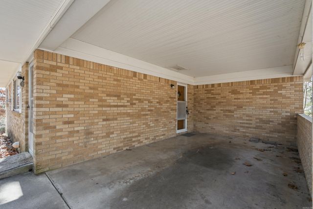 2211 Lakeshore Dr, Hot Springs, AR 71913