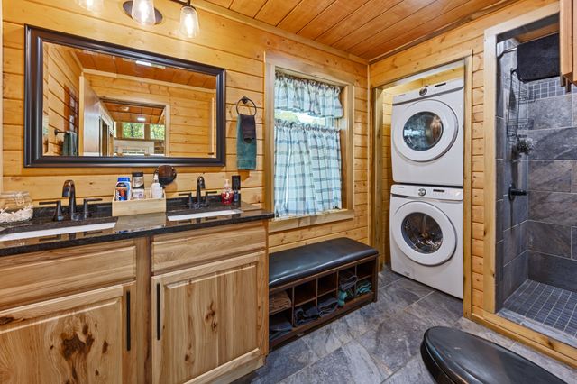 201 Bell Memorial Dr, Estill Springs, TN 37330