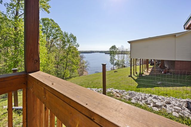 201 Bell Memorial Dr, Estill Springs, TN 37330