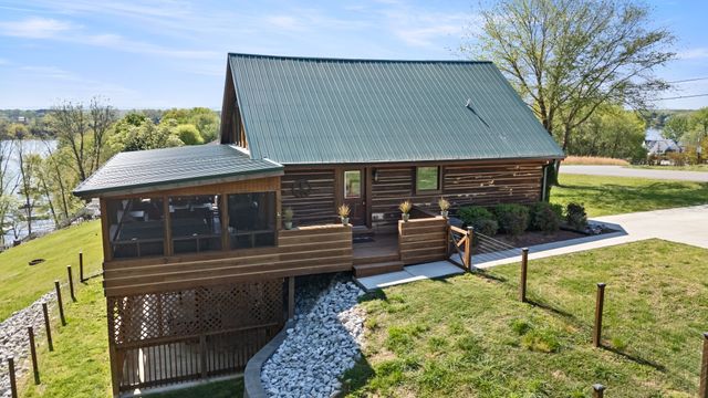 201 Bell Memorial Dr, Estill Springs, TN 37330