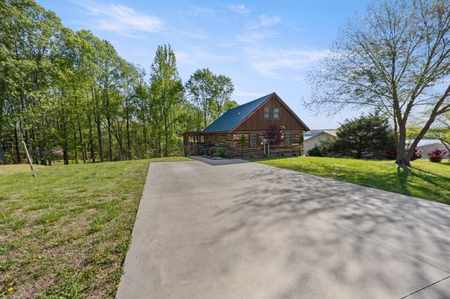 201 Bell Memorial Dr, Estill Springs, TN 37330