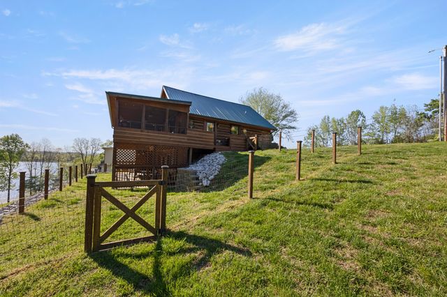 201 Bell Memorial Dr, Estill Springs, TN 37330