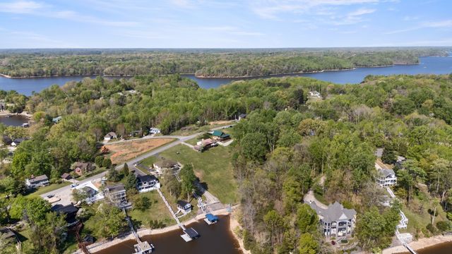 201 Bell Memorial Dr, Estill Springs, TN 37330