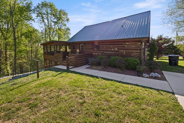 201 Bell Memorial Dr, Estill Springs, TN 37330