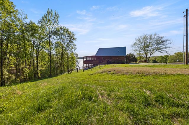 201 Bell Memorial Dr, Estill Springs, TN 37330