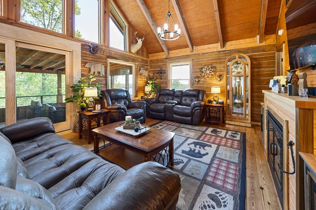 201 Bell Memorial Dr, Estill Springs, TN 37330