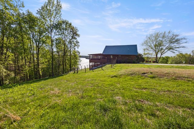 201 Bell Memorial Dr, Estill Springs, TN 37330