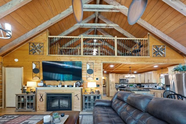 201 Bell Memorial Dr, Estill Springs, TN 37330