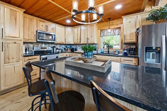 201 Bell Memorial Dr, Estill Springs, TN 37330