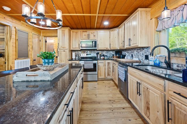 201 Bell Memorial Dr, Estill Springs, TN 37330
