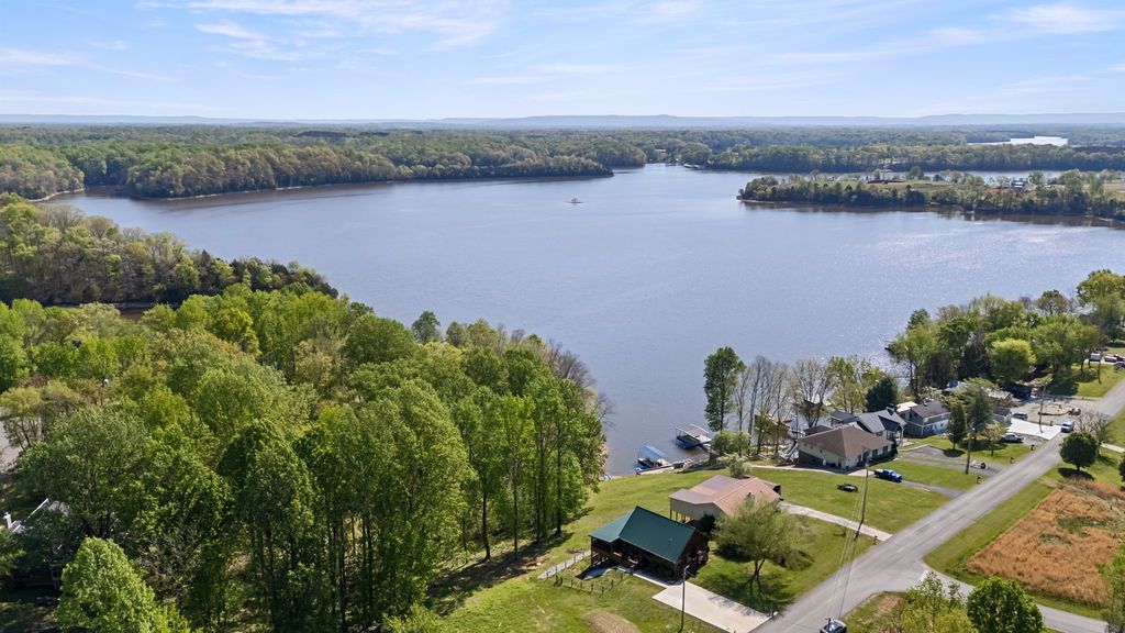 201 Bell Memorial Dr, Estill Springs, TN 37330