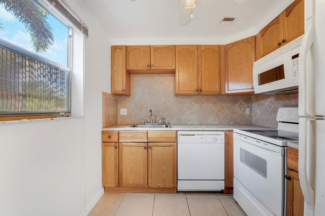 541 Saxony L, Delray Beach, FL 33446