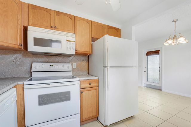 541 Saxony L, Delray Beach, FL 33446