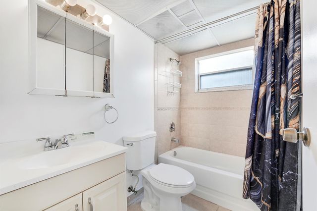 541 Saxony L, Delray Beach, FL 33446