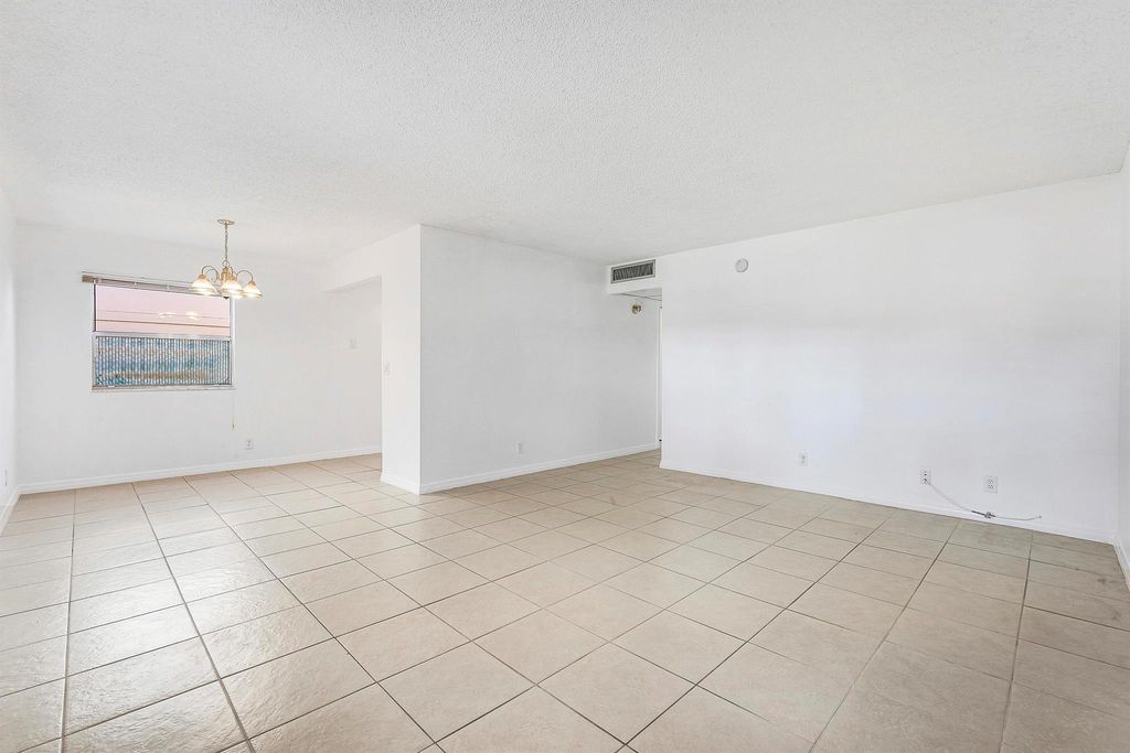 541 Saxony L, Delray Beach, FL 33446