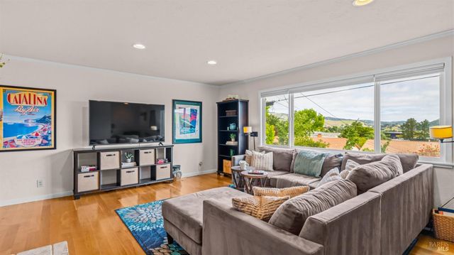 280 Devon Dr, San Rafael, CA 94903