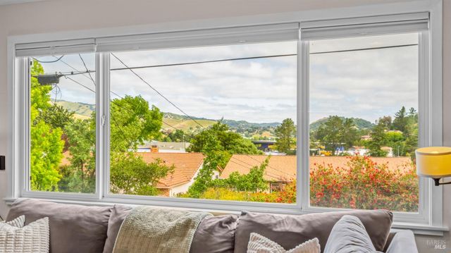 280 Devon Dr, San Rafael, CA 94903