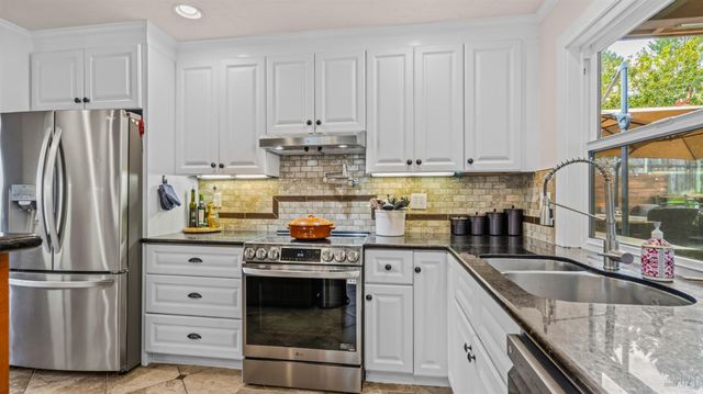 280 Devon Dr, San Rafael, CA 94903