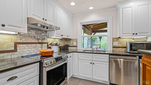 280 Devon Dr, San Rafael, CA 94903