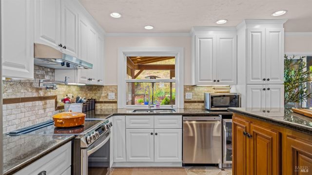 280 Devon Dr, San Rafael, CA 94903