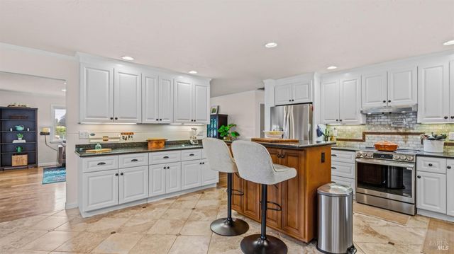 280 Devon Dr, San Rafael, CA 94903