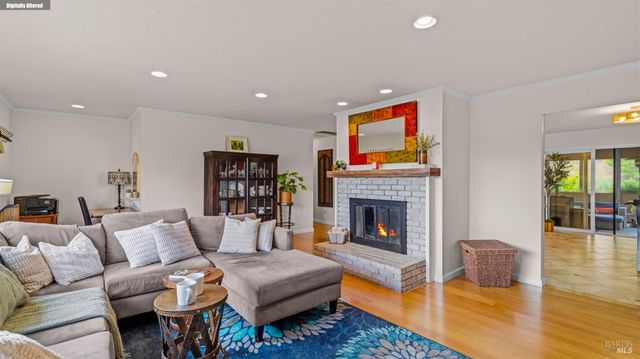 280 Devon Dr, San Rafael, CA 94903