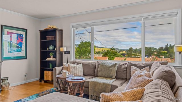 280 Devon Dr, San Rafael, CA 94903